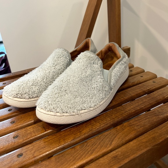 UGG Ricci Slip-on Fuzzy Sneakers -Iceberg Blue Faux Fur size 7 - Picture 3 of 8